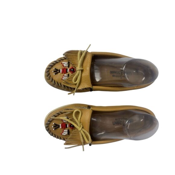 Minnetonka tan leather moccasins with beaded thunderbird design - Picture 2 of 8